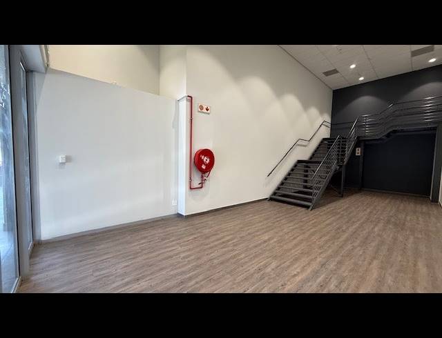 650M² OFFICE TO LET IN RIVERSIDE
